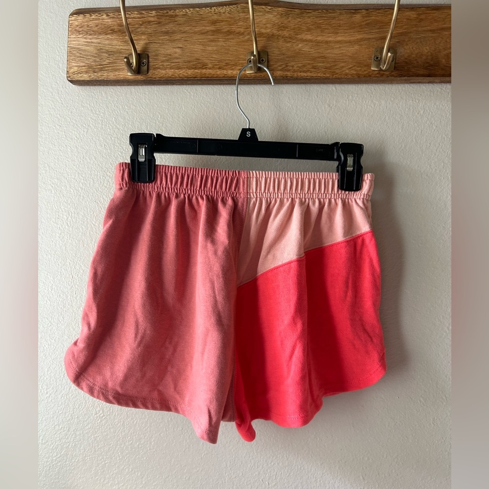 Colorblock shorts - Picture 2 of 3